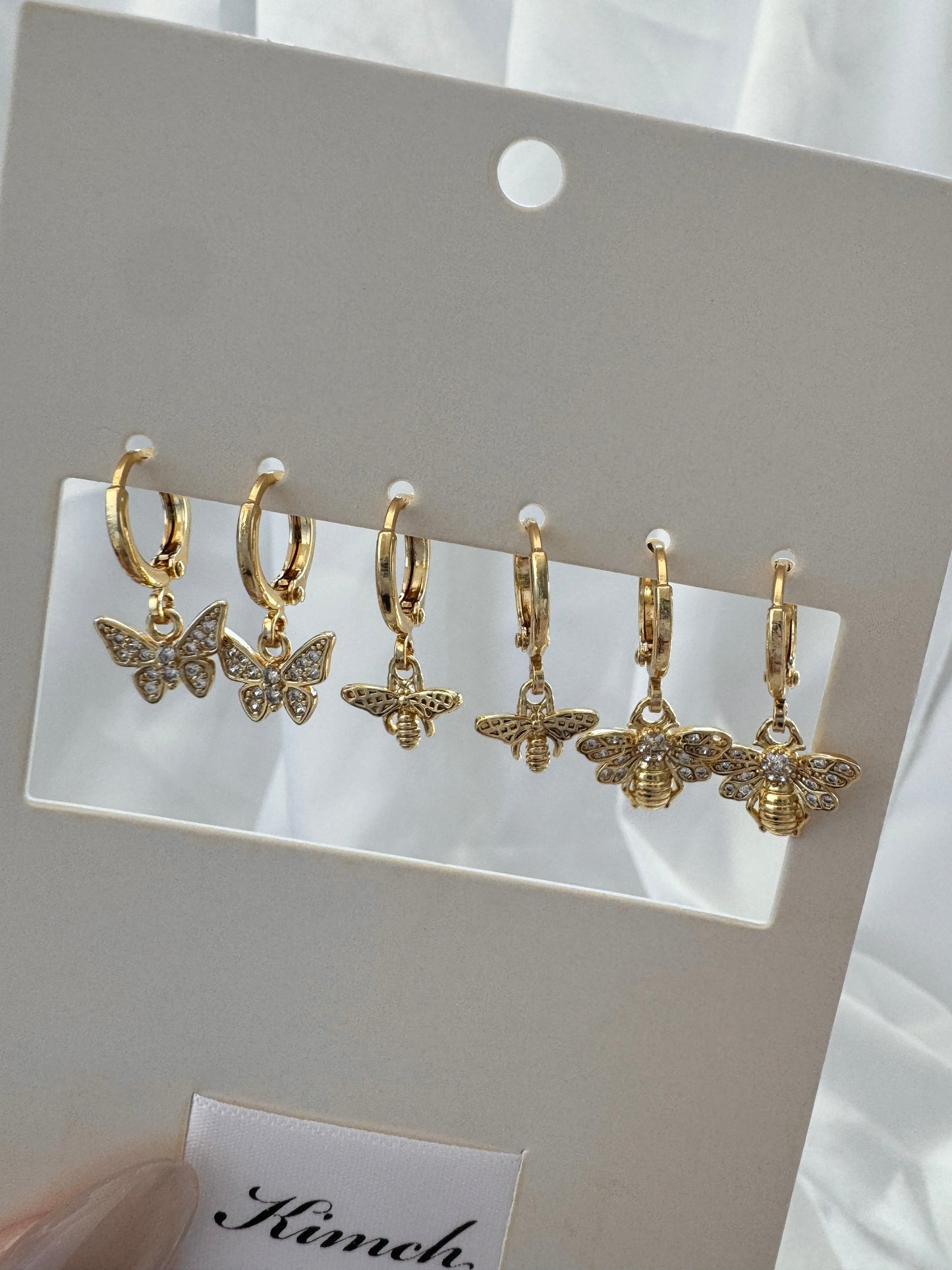 Kimi Melina Bee Huggie Earrings Set